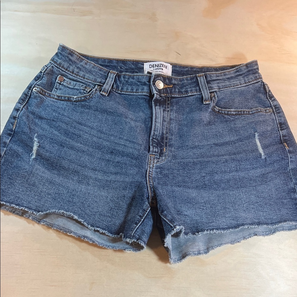 NWOT Levi's Women's Blue Jean Shorts Frayed Hem High Raise Sz 10